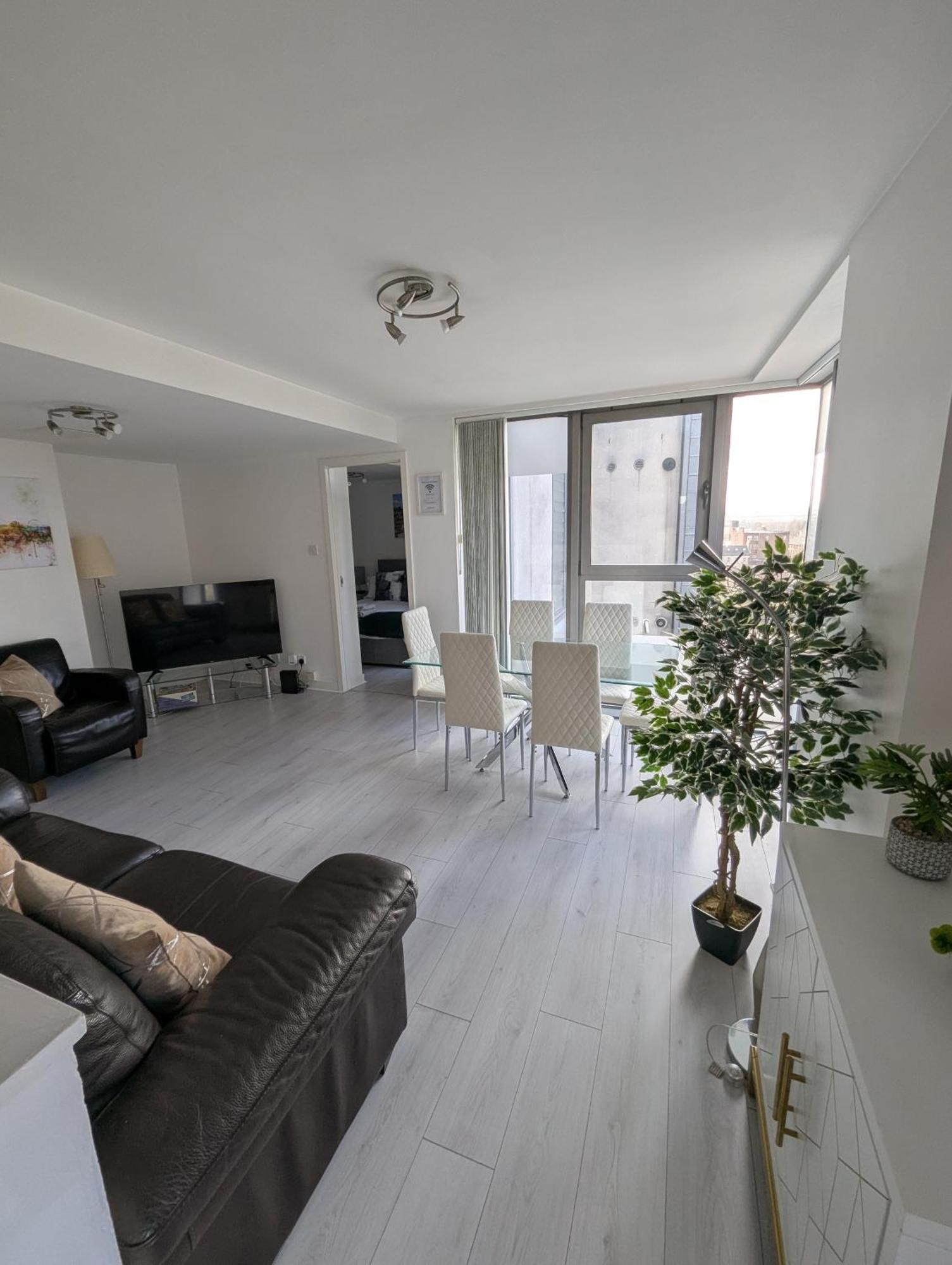 Glasgow City Centre Waterfront Apartment ภายนอก รูปภาพ