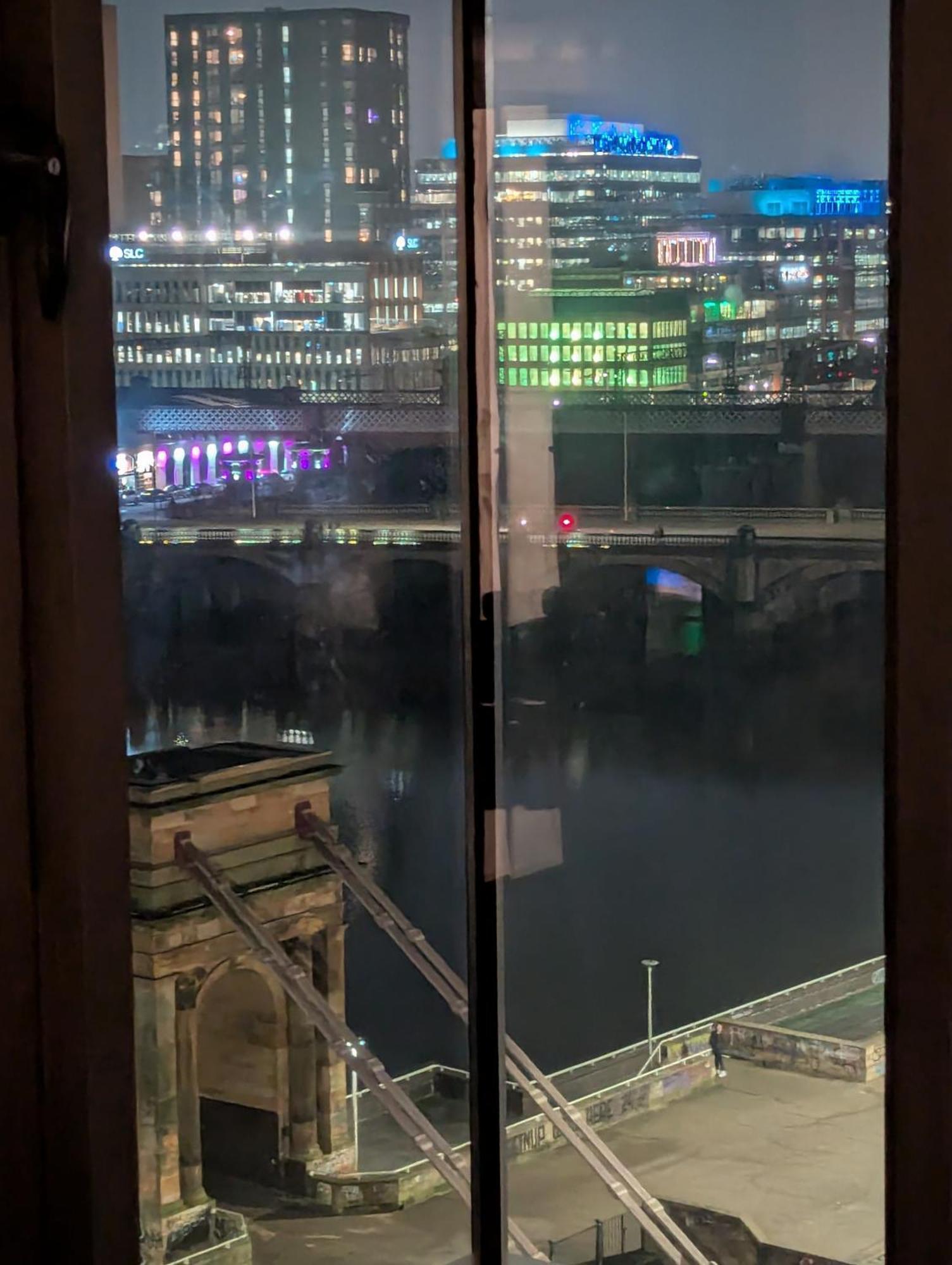 Glasgow City Centre Waterfront Apartment ภายนอก รูปภาพ